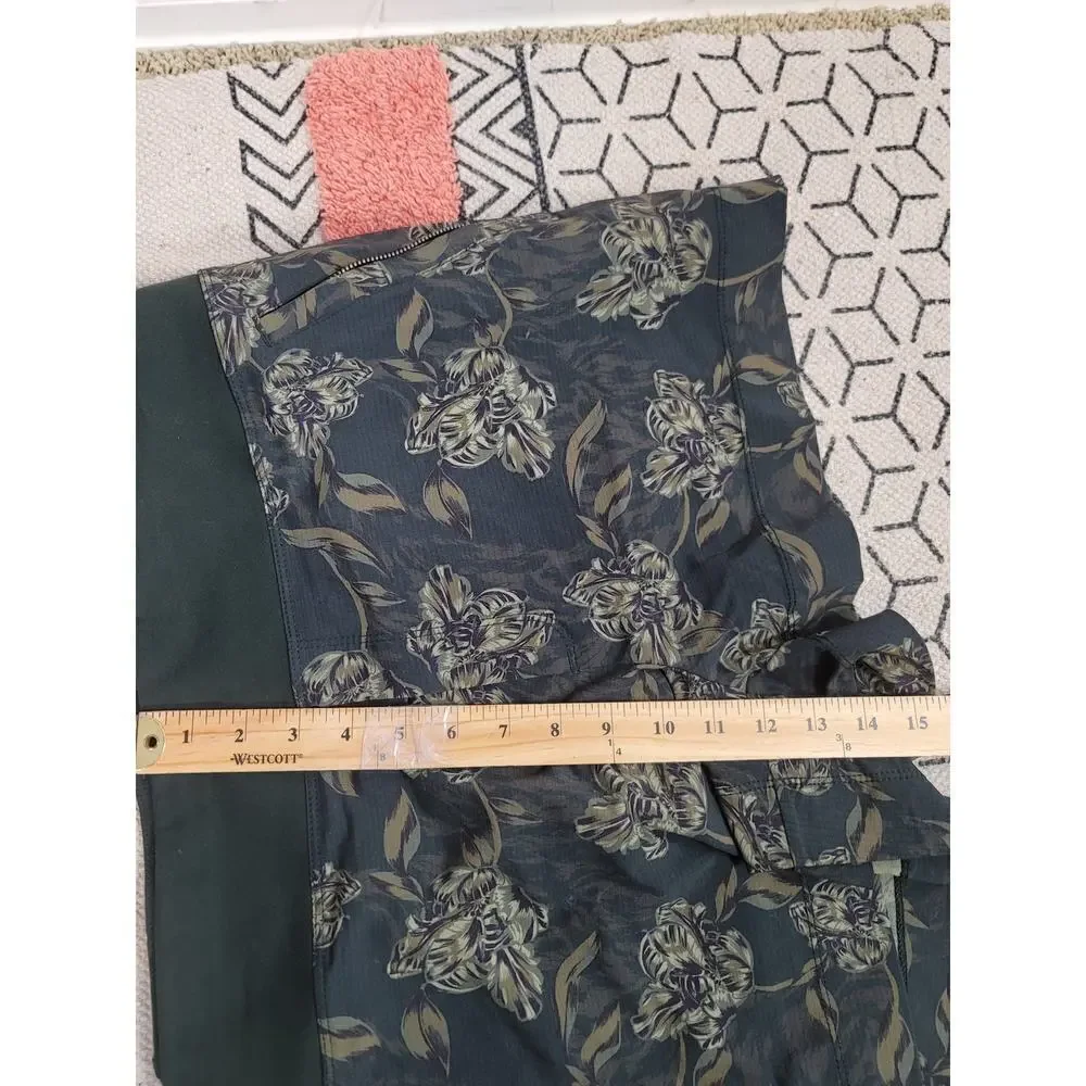 ATHLETA TREKKIE NORTH PRINTED SHORTS, SZ 18